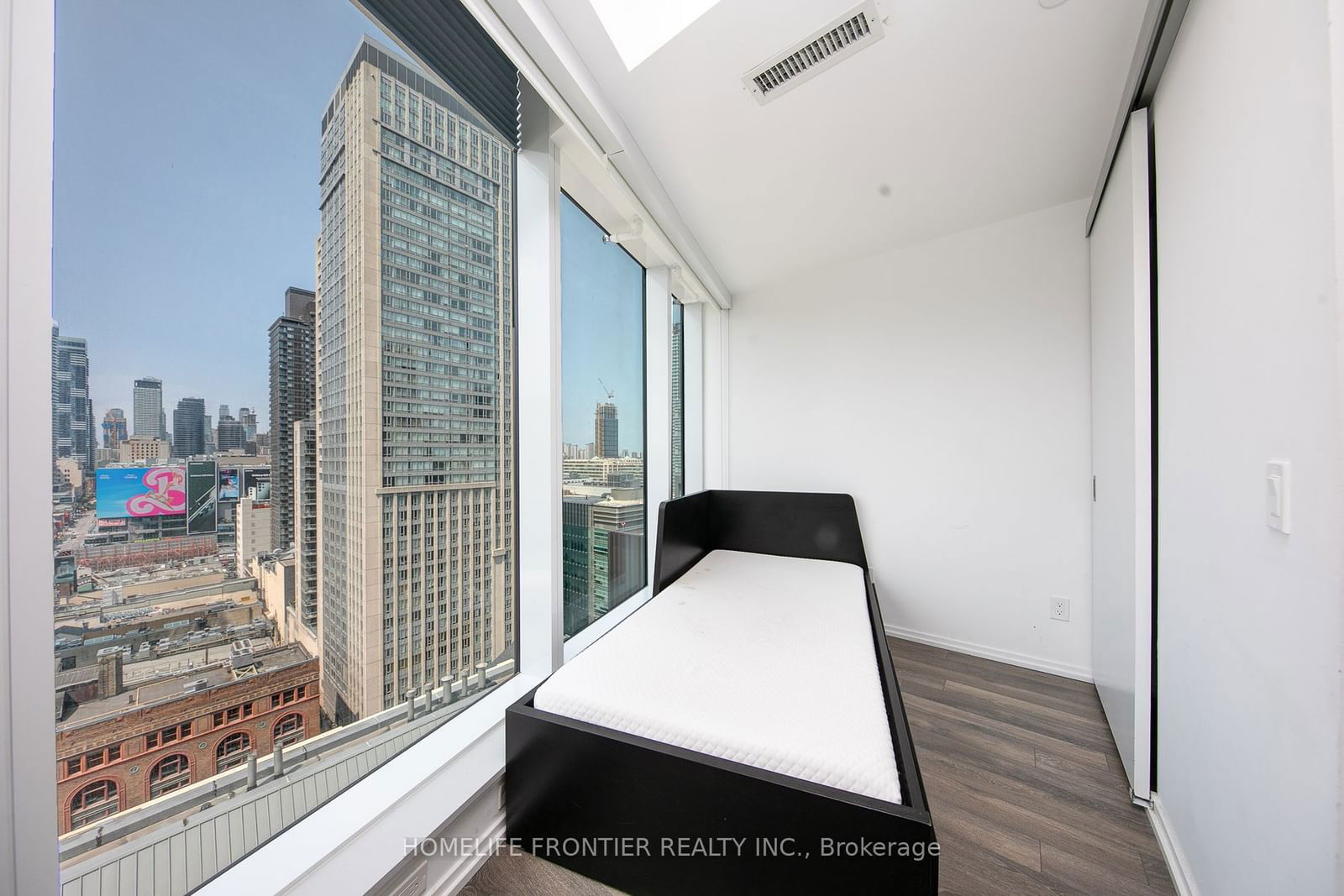 197 Yonge St, unit 1513 for rent