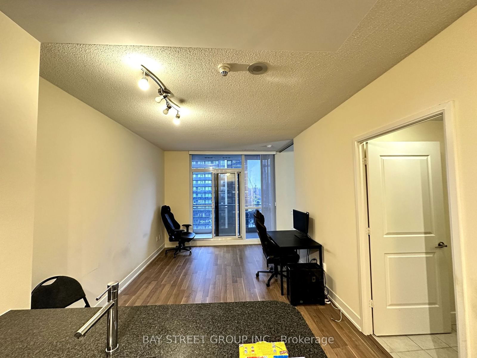 23 Sheppard Ave E, unit 2512 for rent