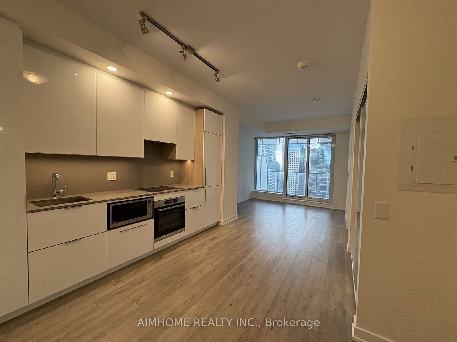 28 Freeland St, unit 1903 for rent