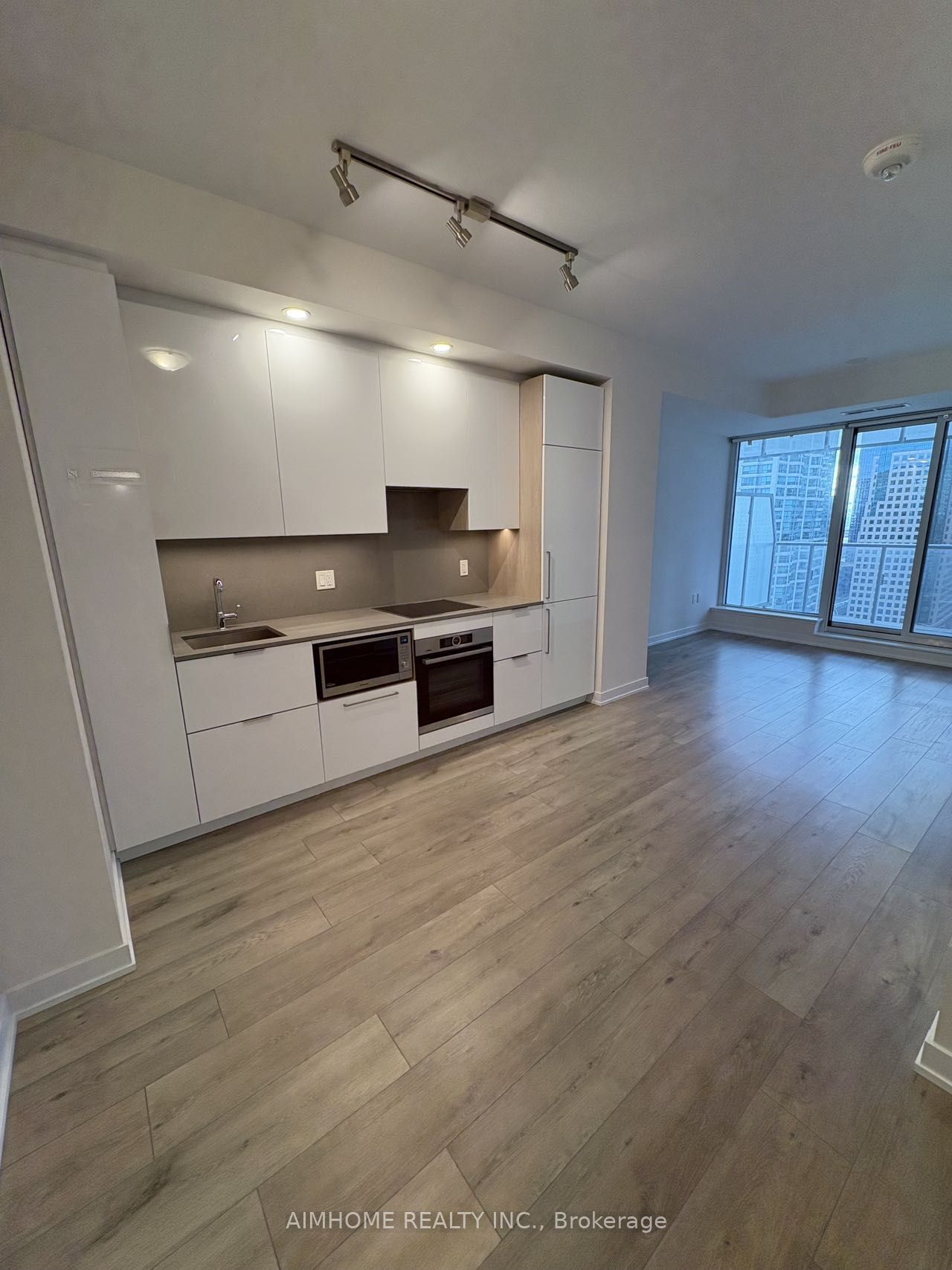 28 Freeland St, unit 1903 for rent