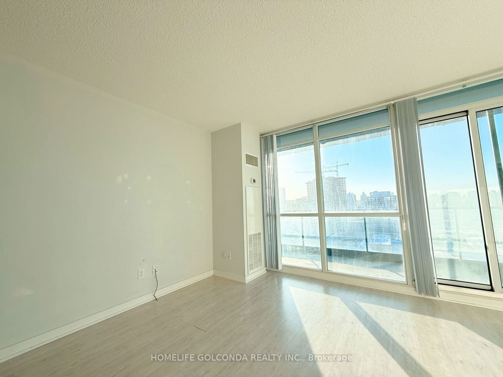 33 Singer Crt, unit 2605 for rent