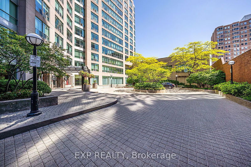 942 Yonge St S, unit PH113 for rent