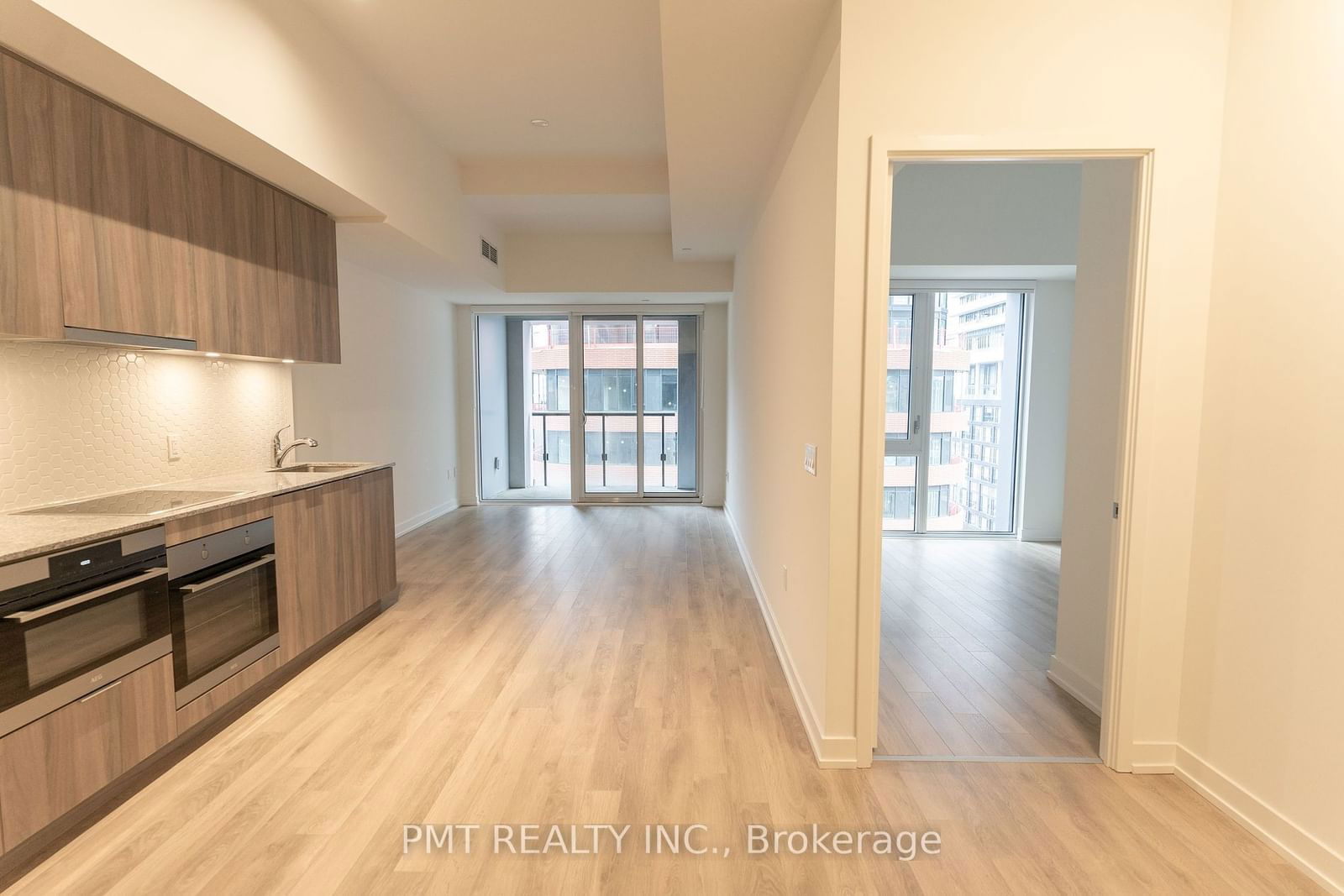 158 Front St E, unit 913 for rent