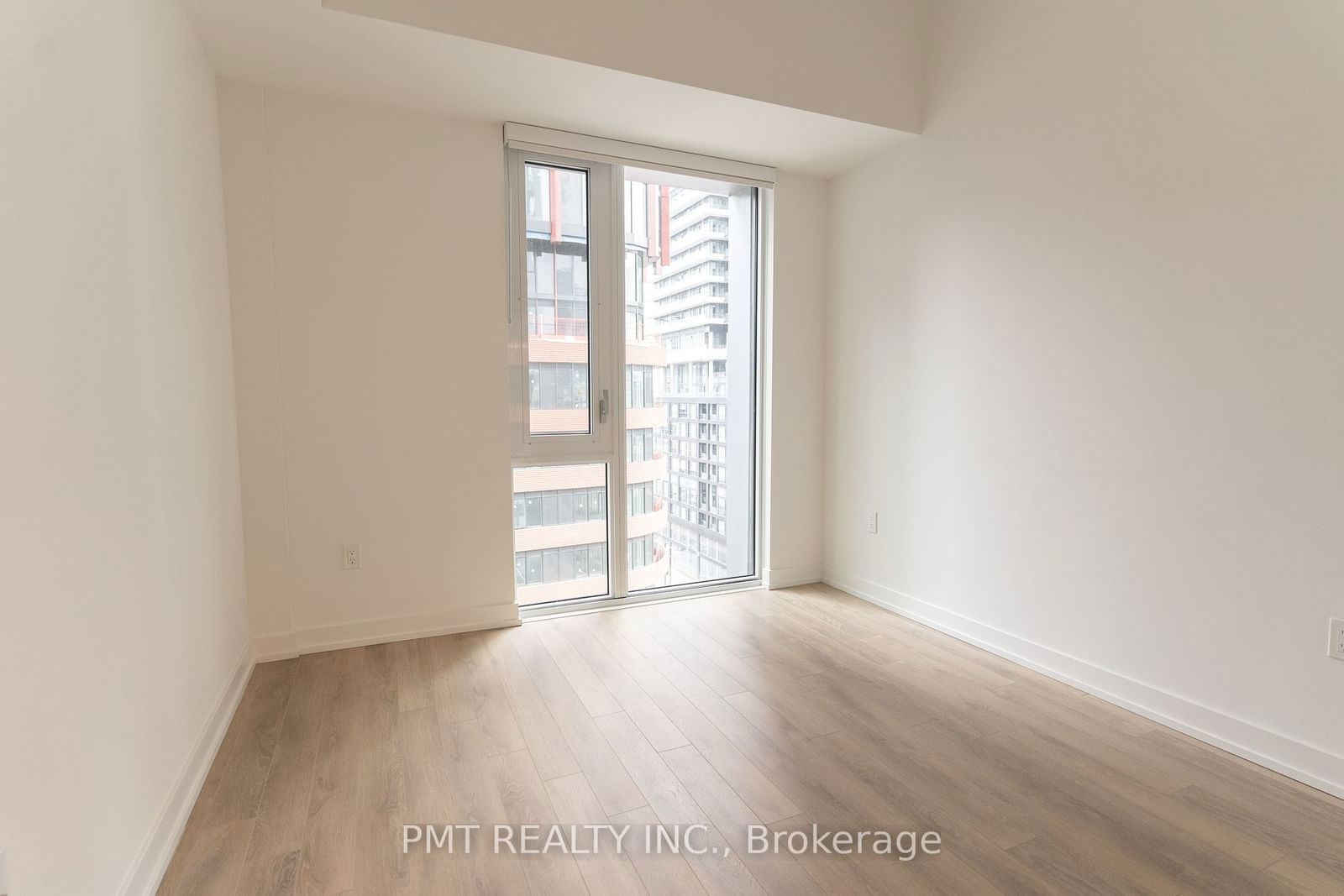 158 Front St E, unit 913 for rent