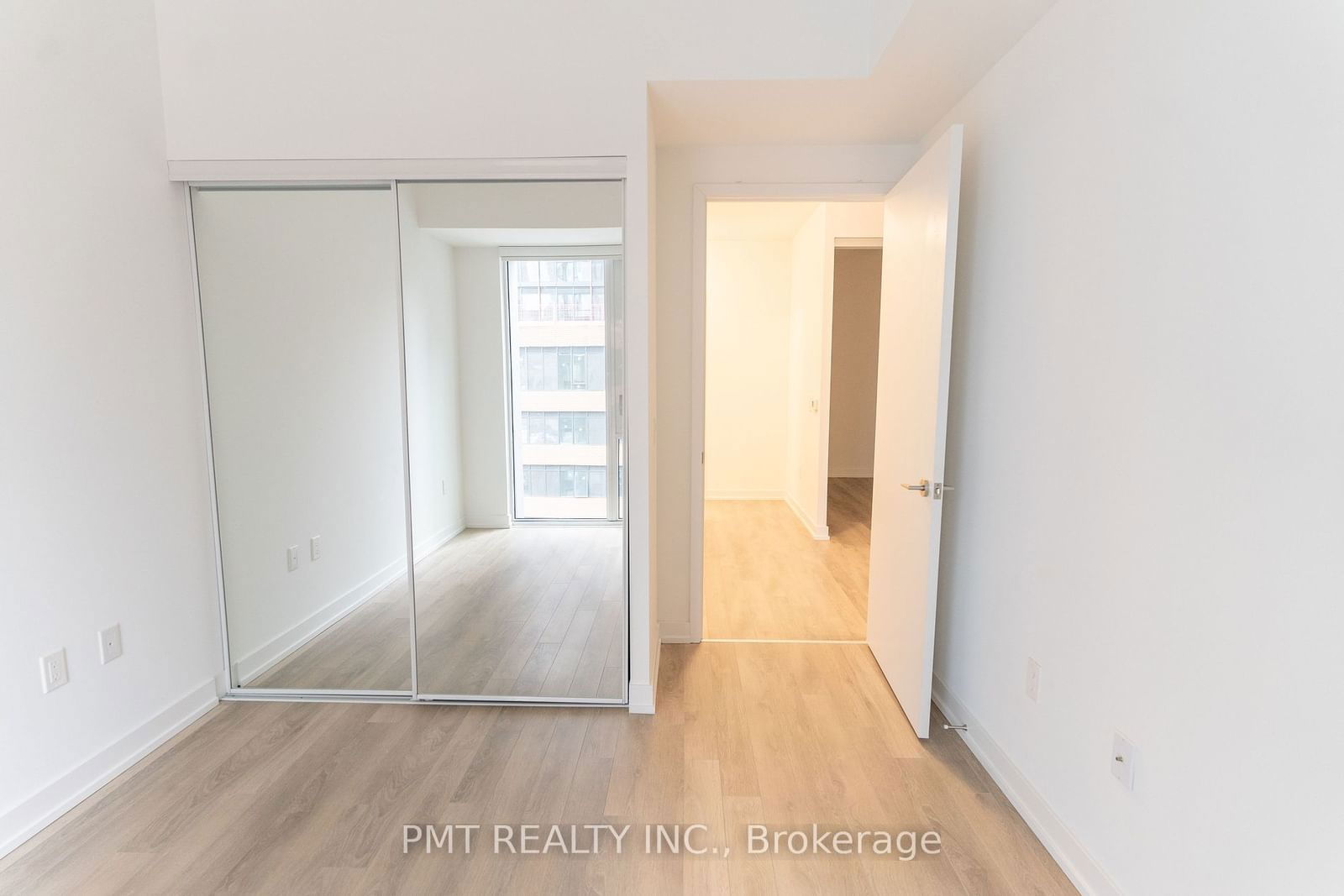 158 Front St E, unit 913 for rent