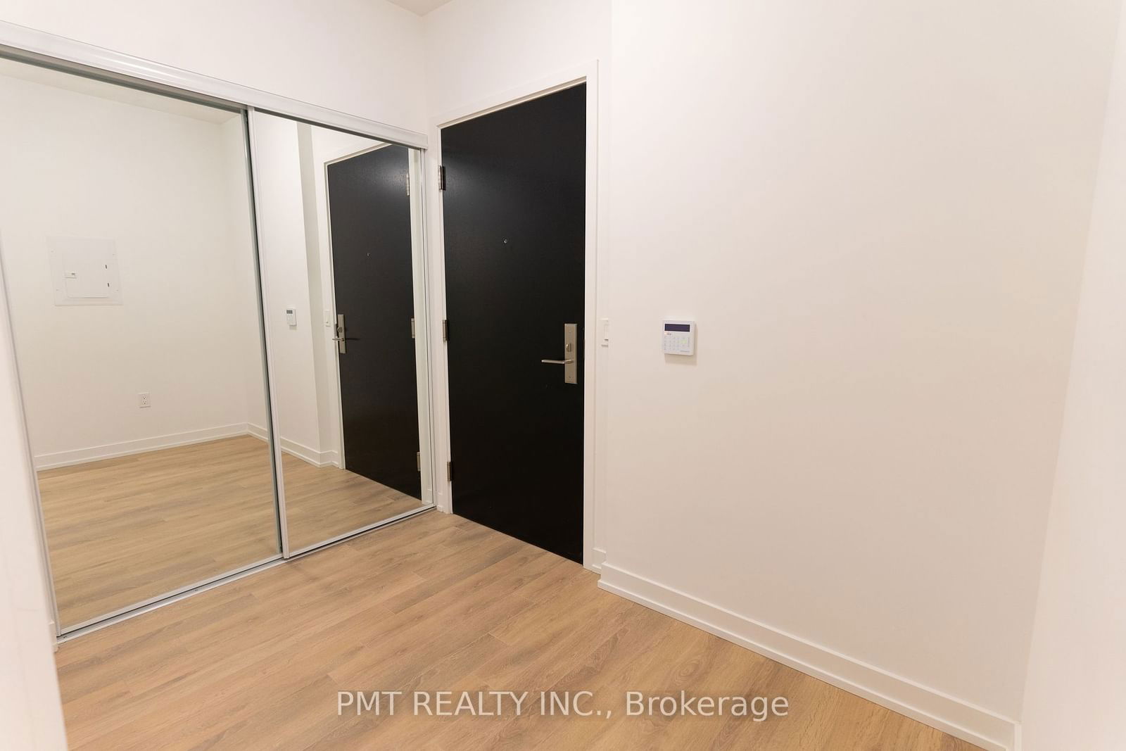 158 Front St E, unit 913 for rent