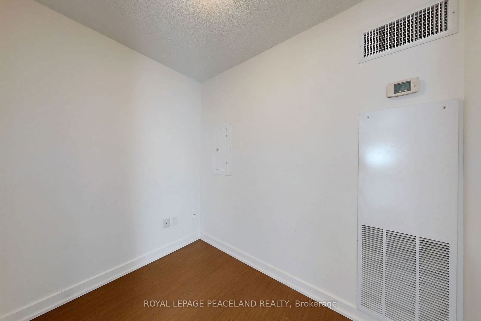 33 Singer Crt, unit 1209 for rent