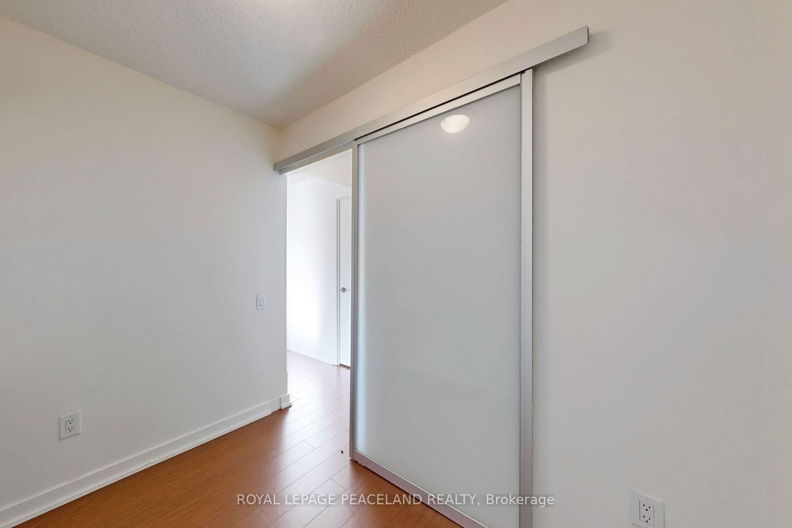 33 Singer Crt, unit 1209 for rent