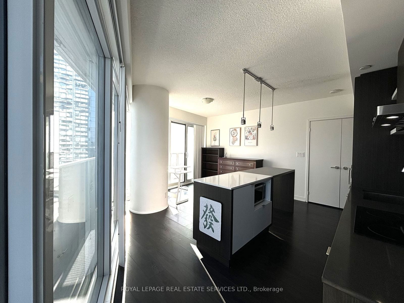 100 Harbour St, unit 2707 for rent