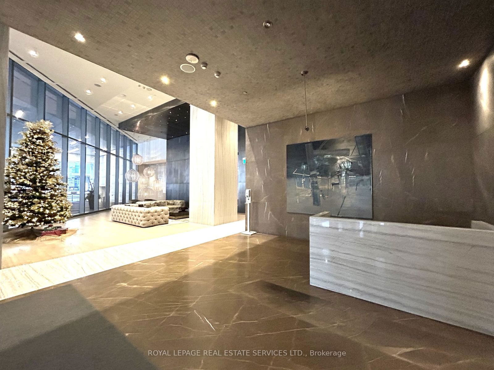 100 Harbour St, unit 2707 for rent