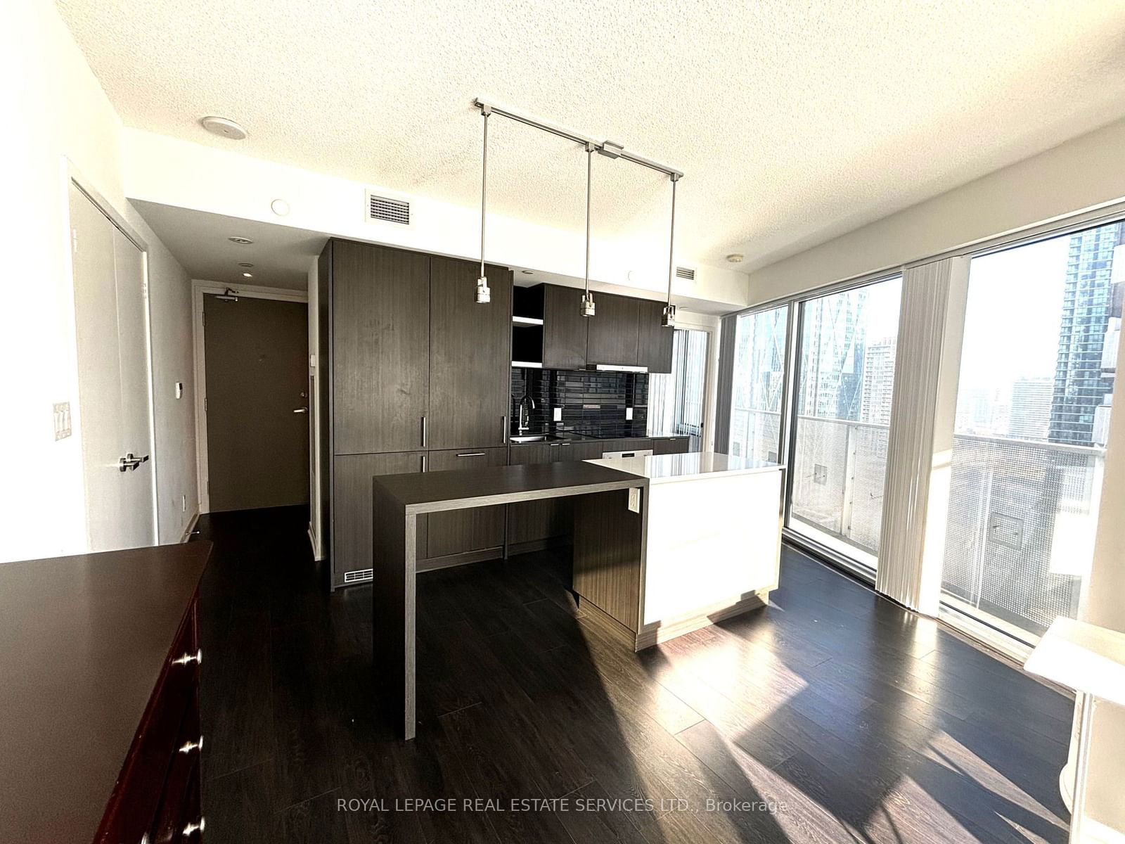 100 Harbour St, unit 2707 for rent