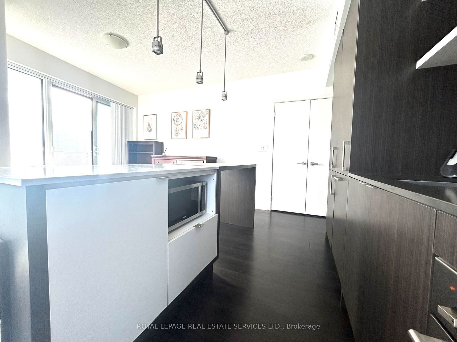 100 Harbour St, unit 2707 for rent