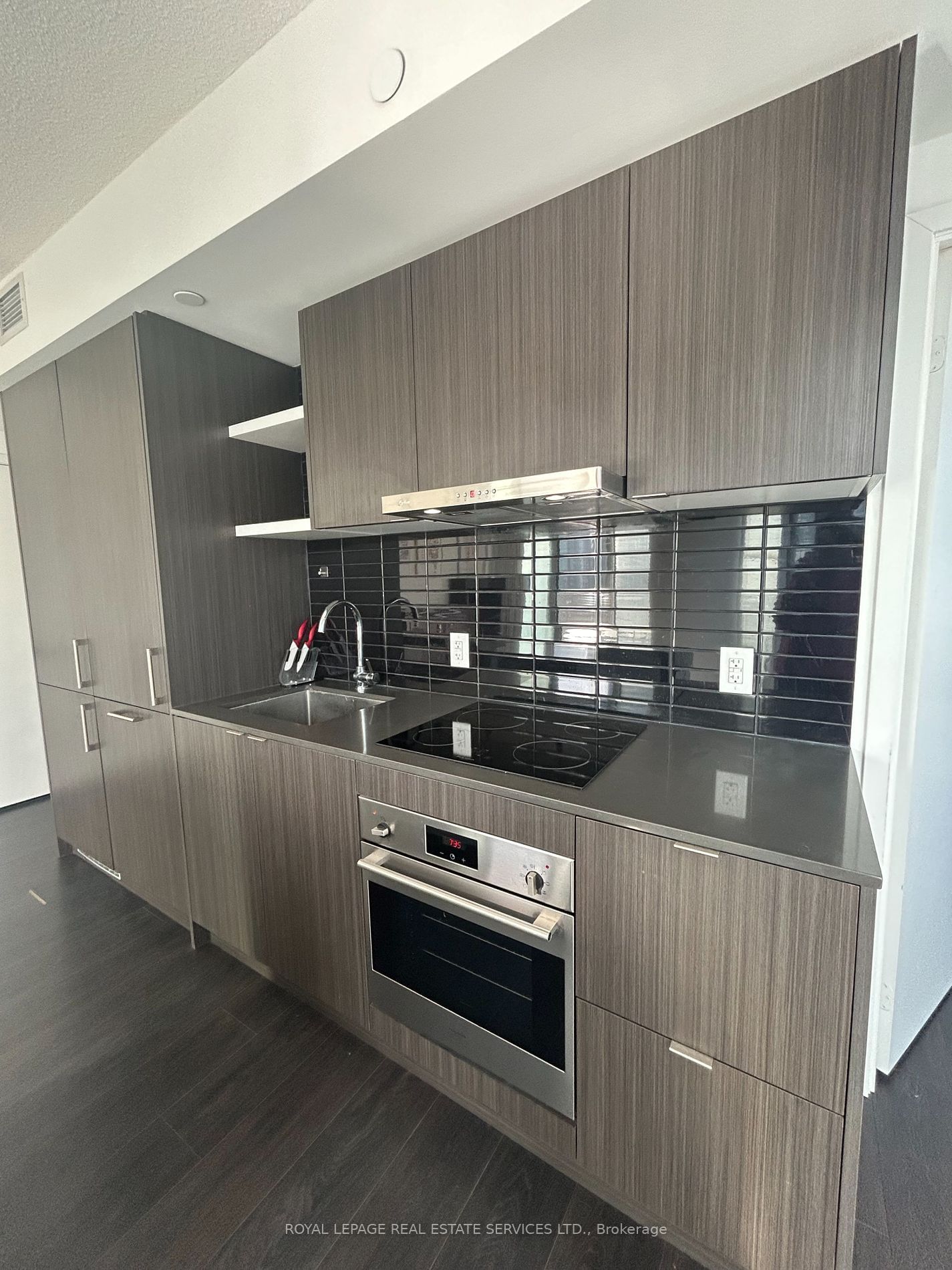 100 Harbour St, unit 2707 for rent