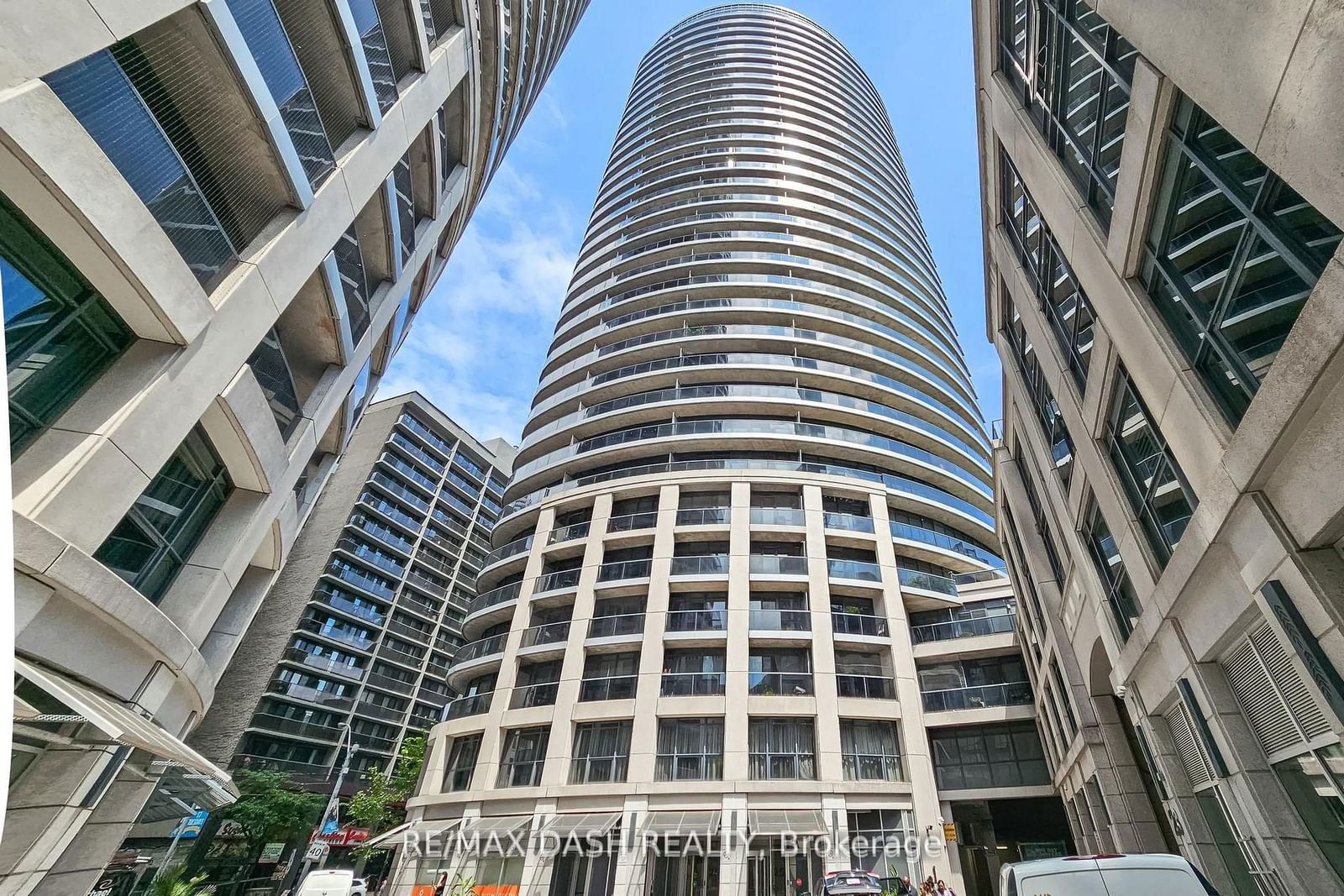 25 Carlton St, unit 2010 for rent