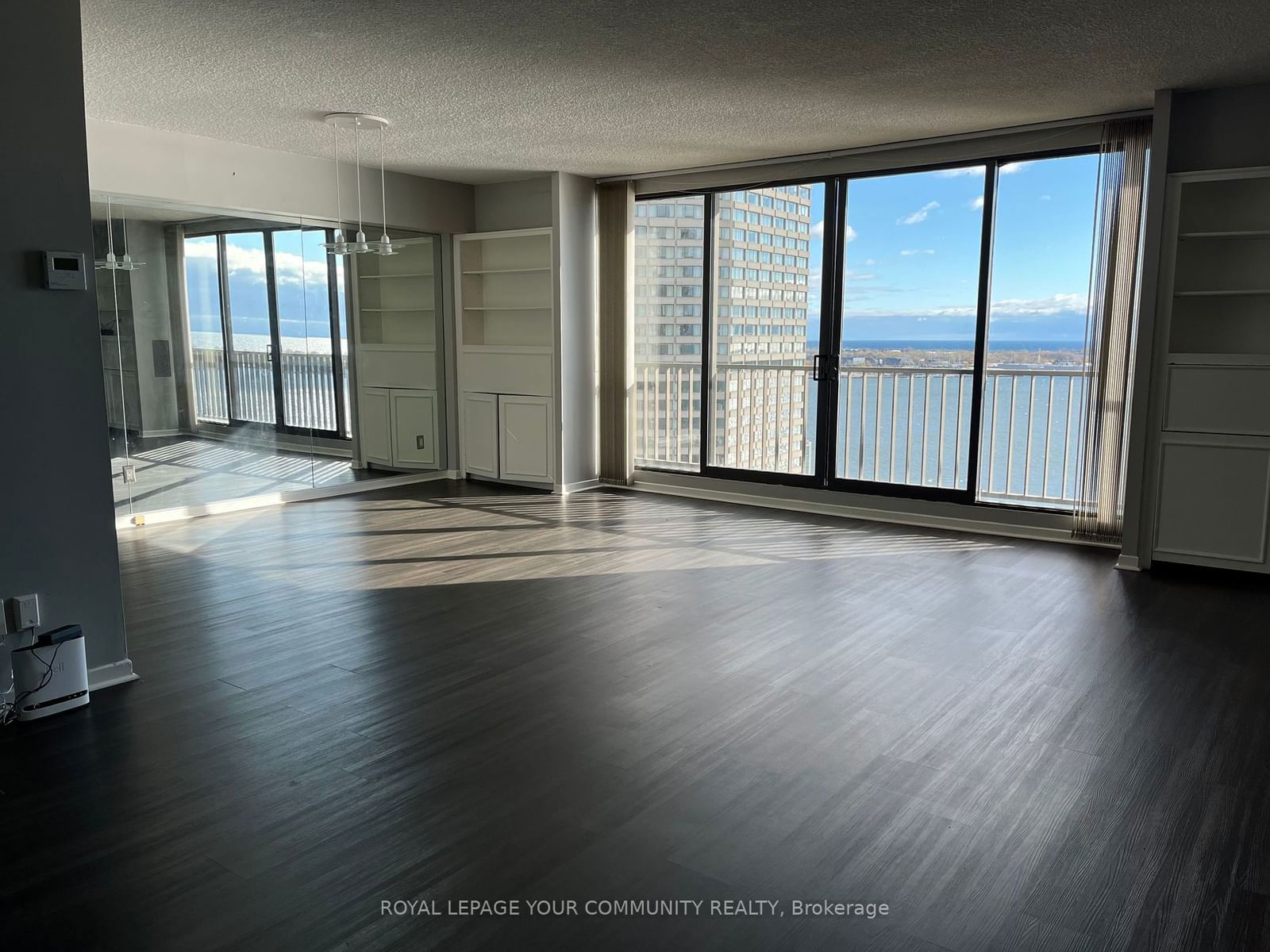 33 harbour Sq, unit 2621 for rent