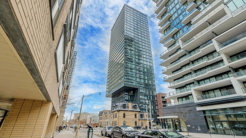 47 Mutual St, unit 906 for sale