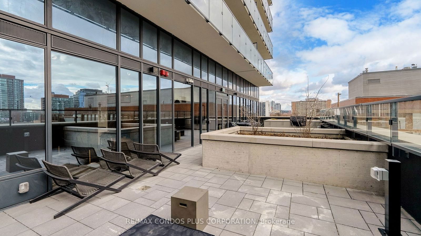 47 Mutual St, unit 906 for sale