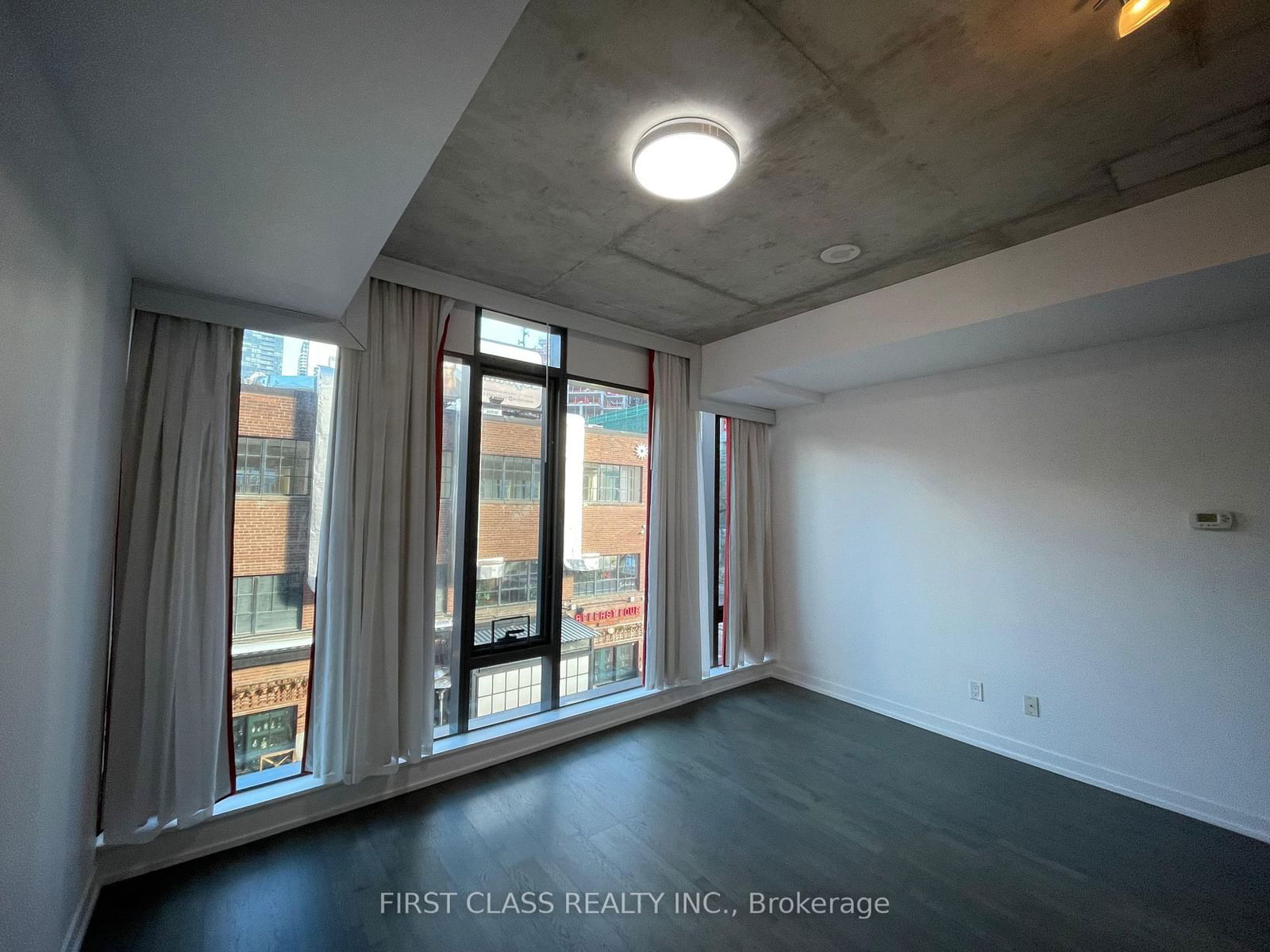 560 King St W, unit 212 for rent