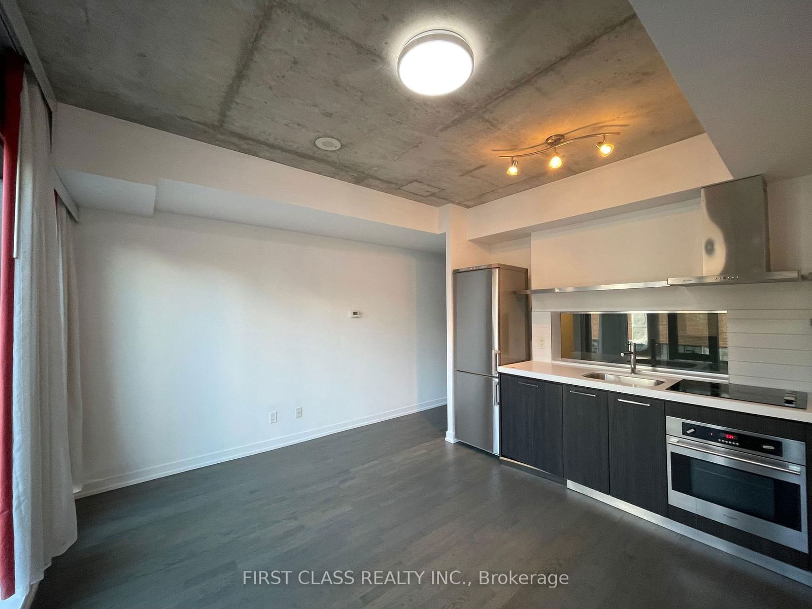 560 King St W, unit 212 for rent