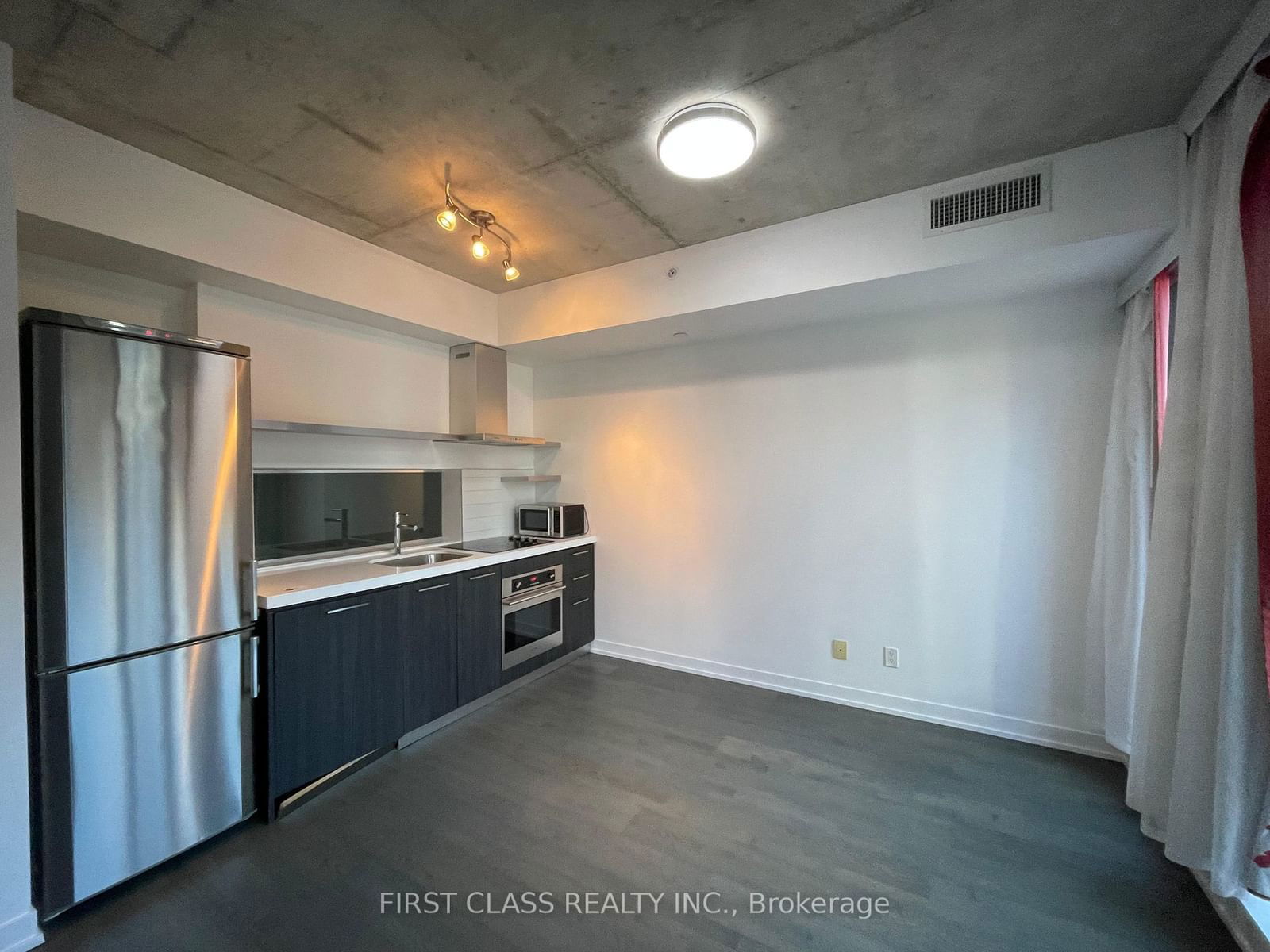 560 King St W, unit 212 for rent