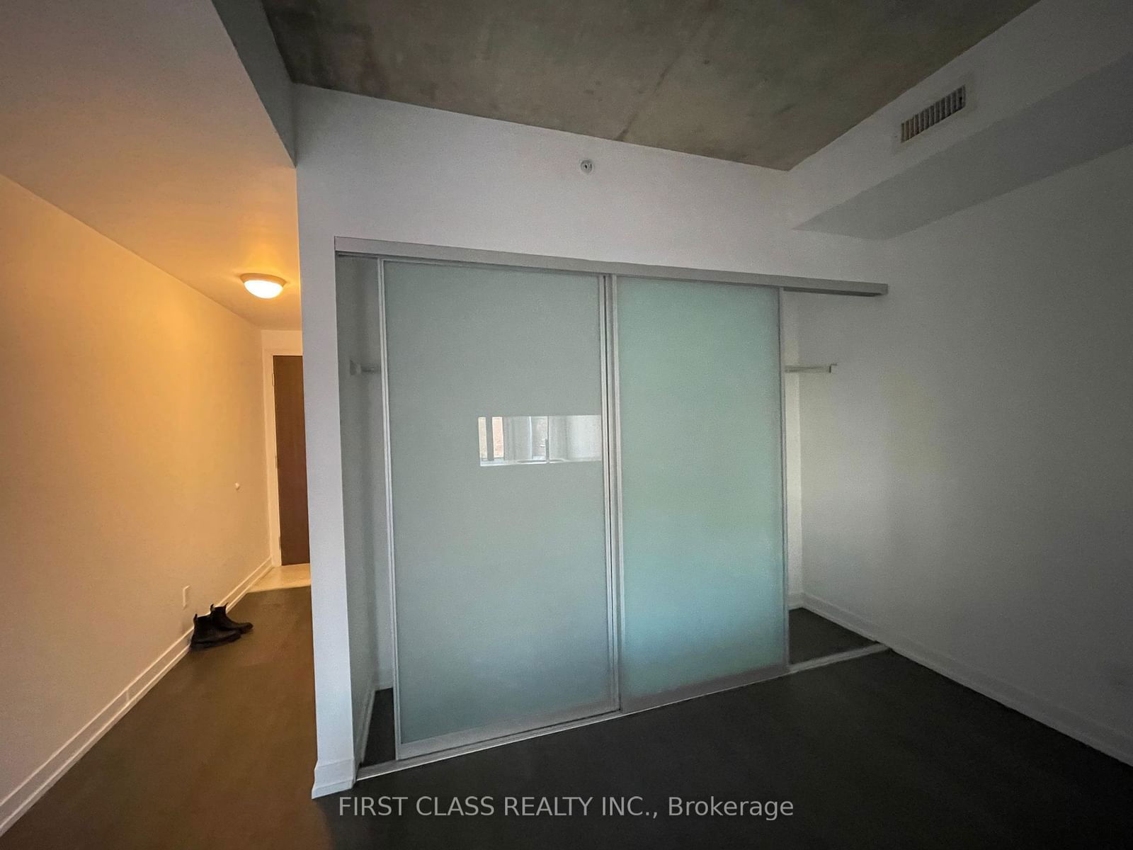 560 King St W, unit 212 for rent