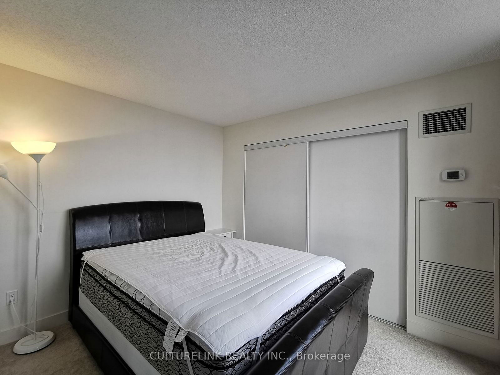 23 Sheppard Ave E, unit 1607 for rent