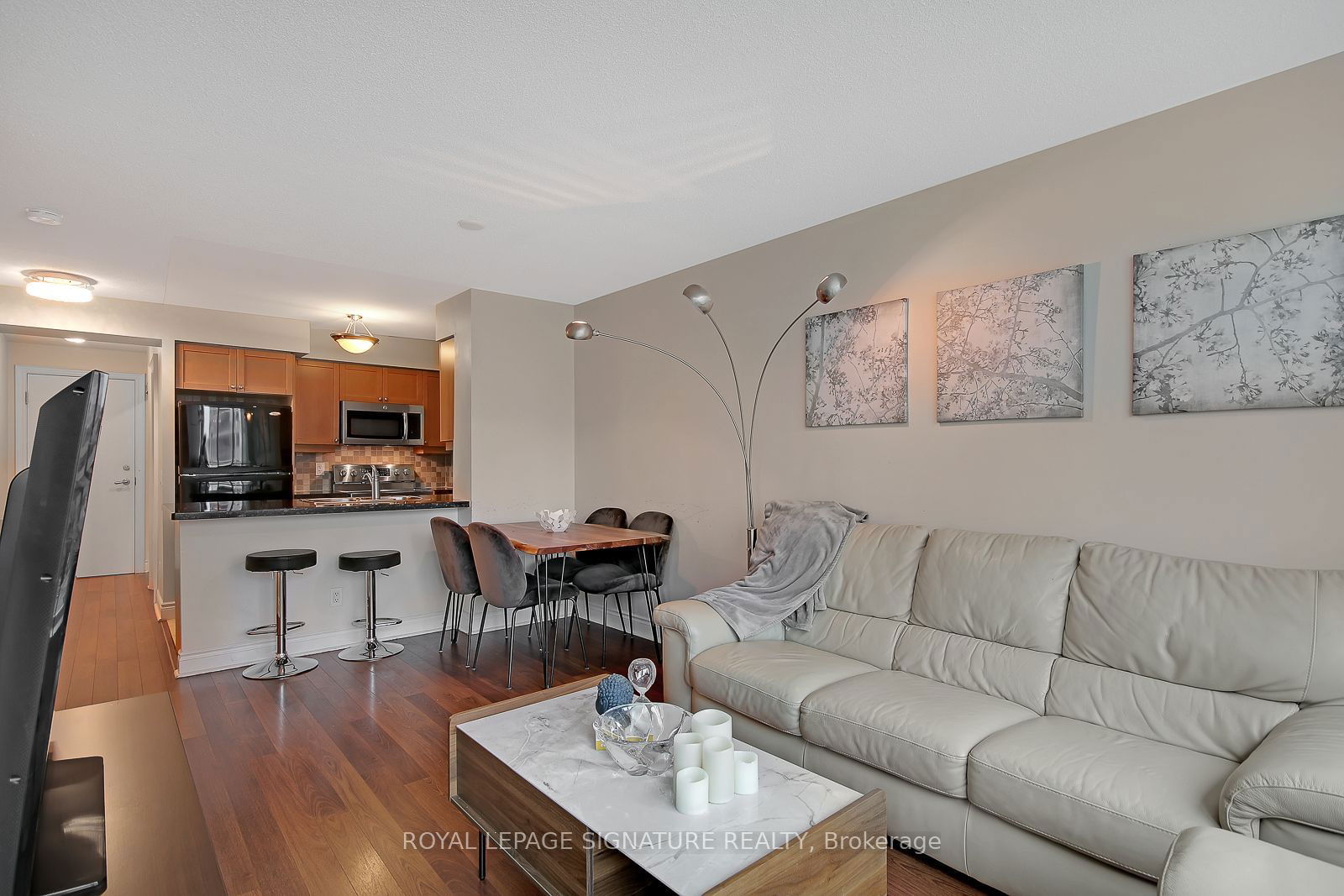 25 Greenview Ave, unit 722 for rent