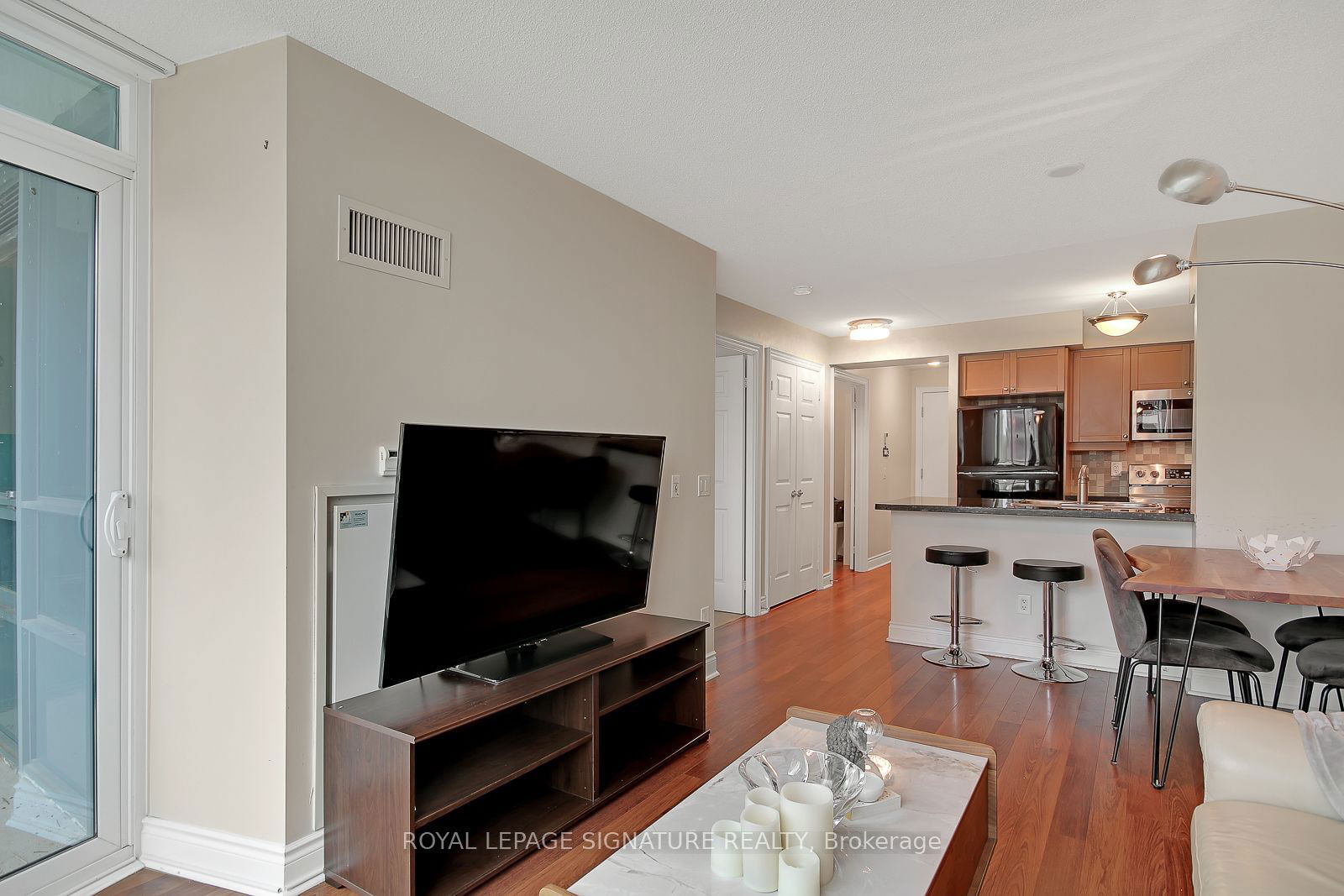 25 Greenview Ave, unit 722 for rent