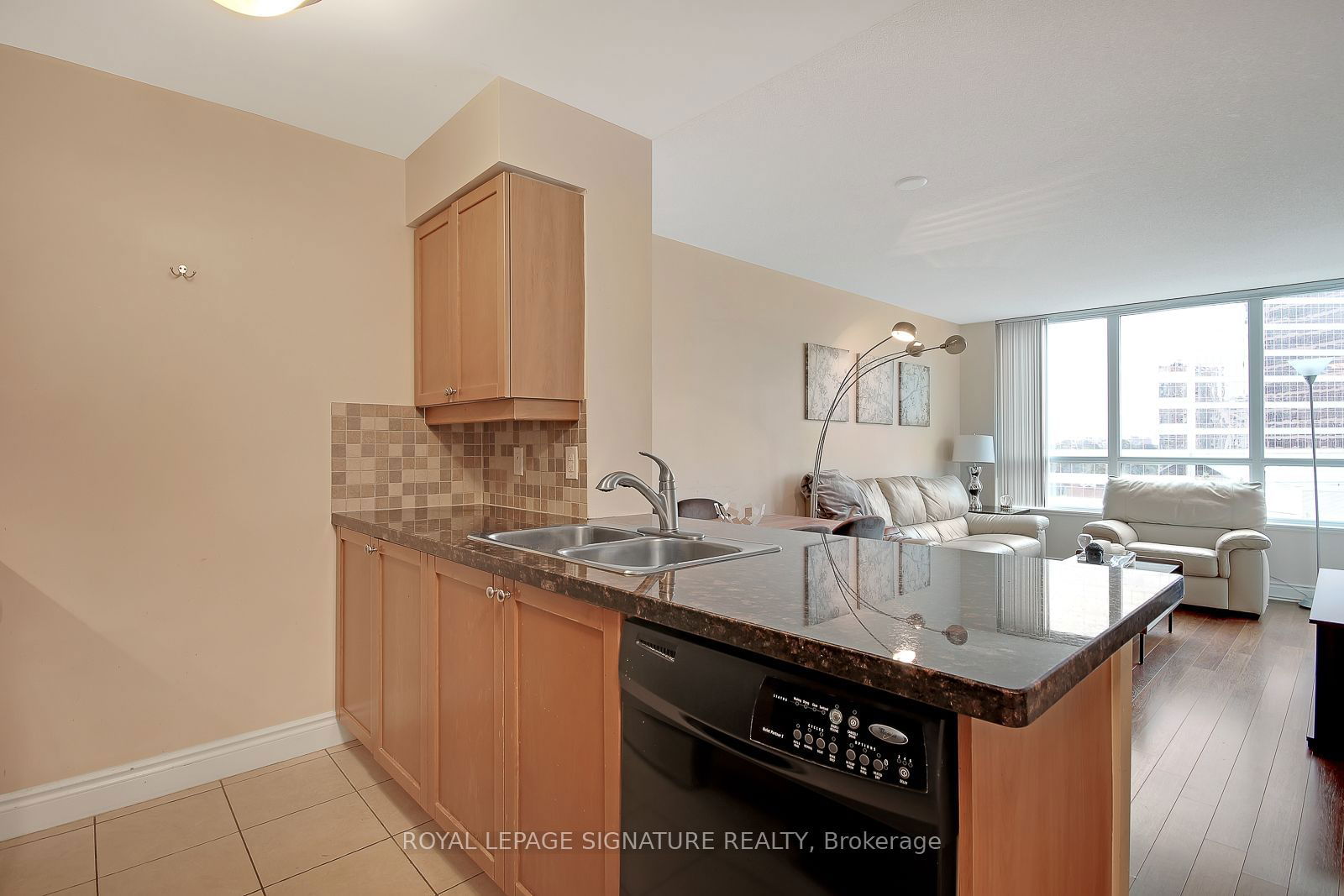 25 Greenview Ave, unit 722 for rent