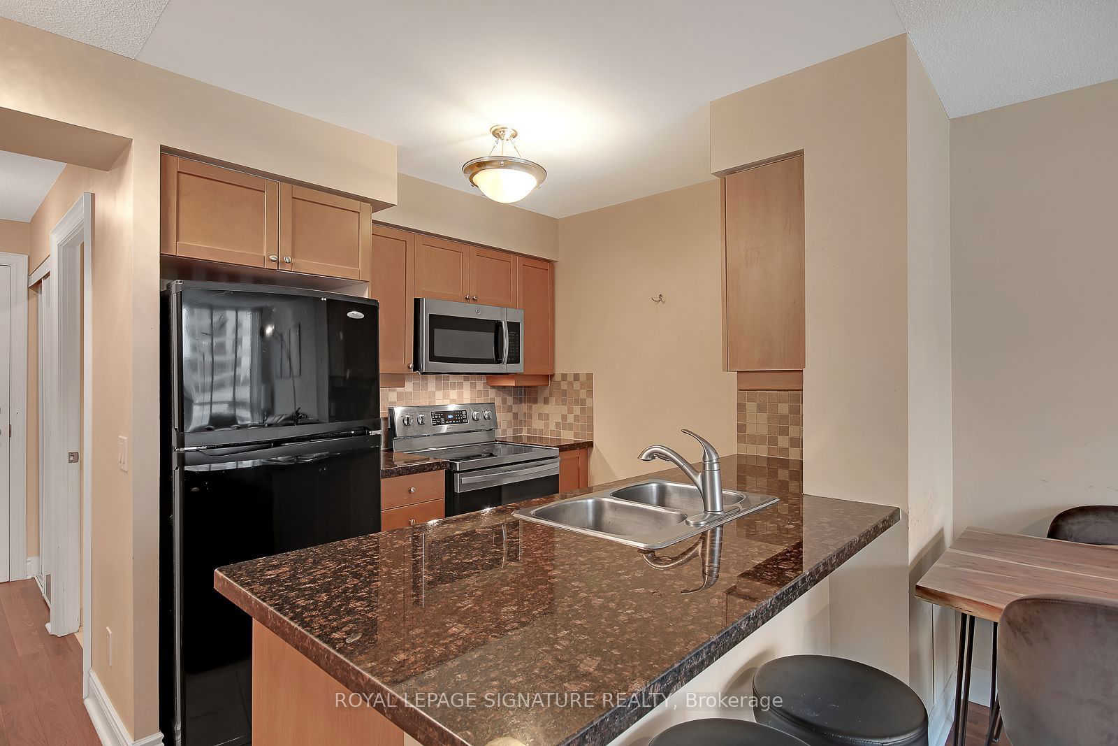 25 Greenview Ave, unit 722 for rent