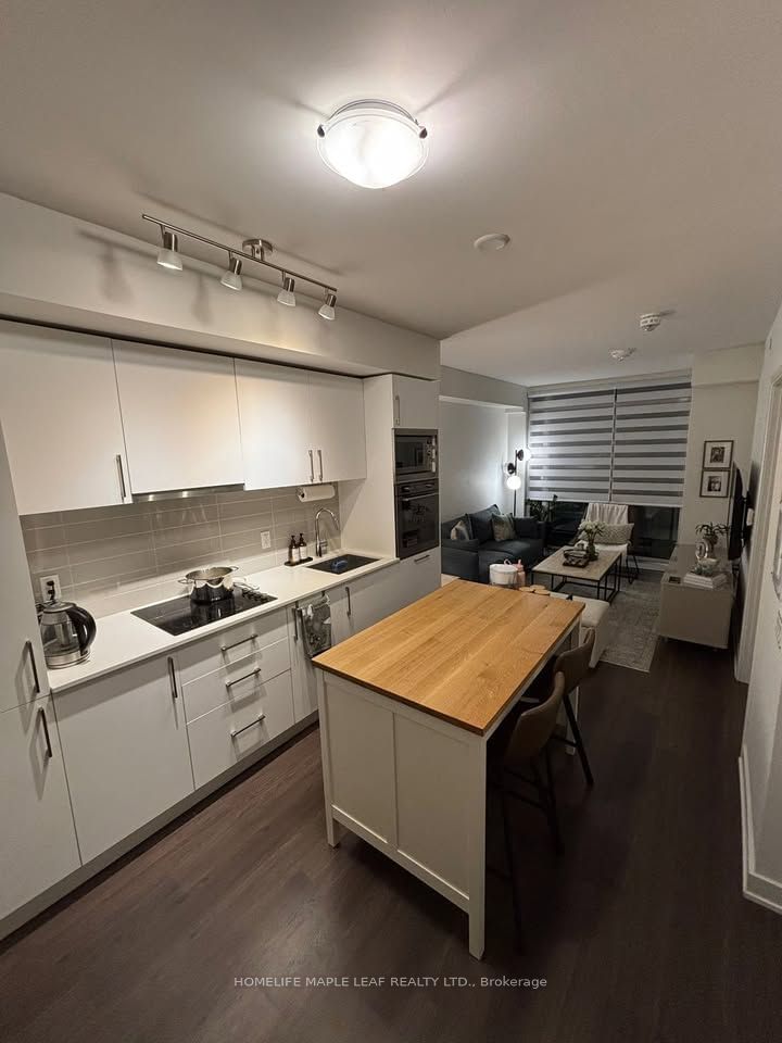 576 Front St W, unit 415E for rent