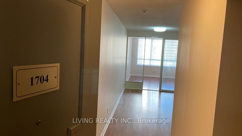 633 Bay St, unit 1704 for rent