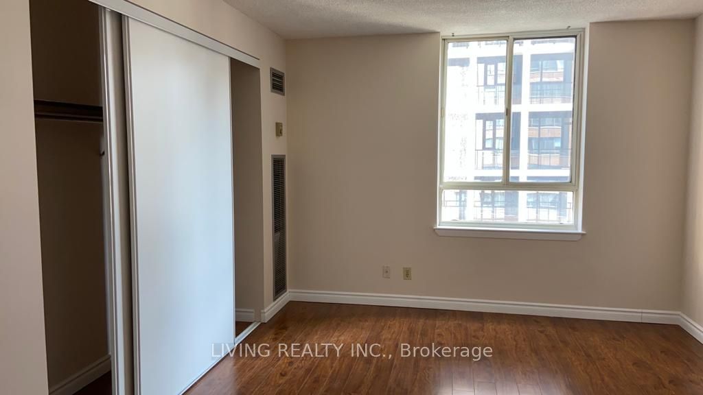 633 Bay St, unit 1704 for rent