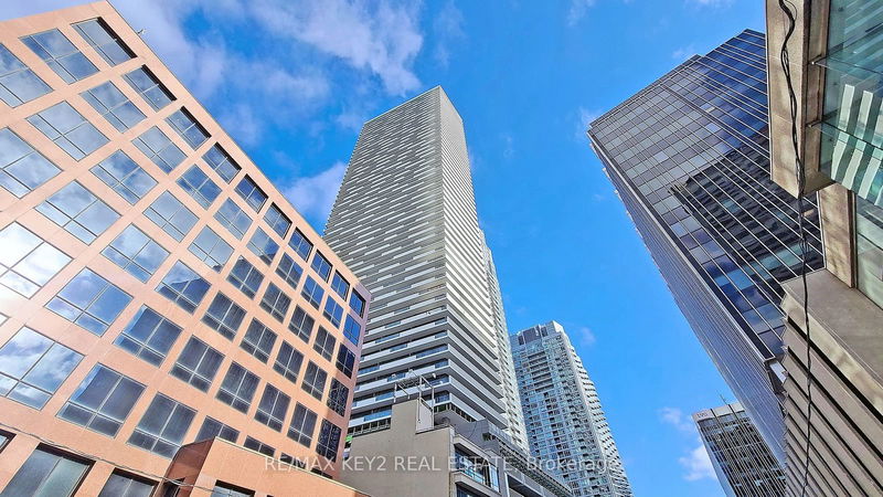 2221 Yonge St, unit 4010 for rent