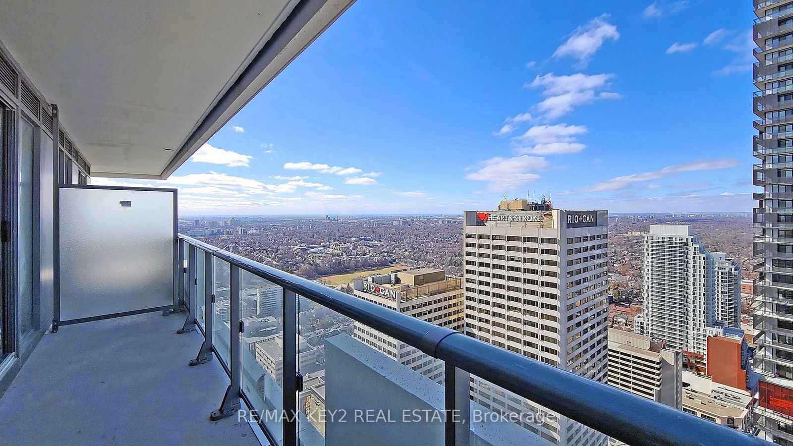 2221 Yonge St, unit 4010 for rent