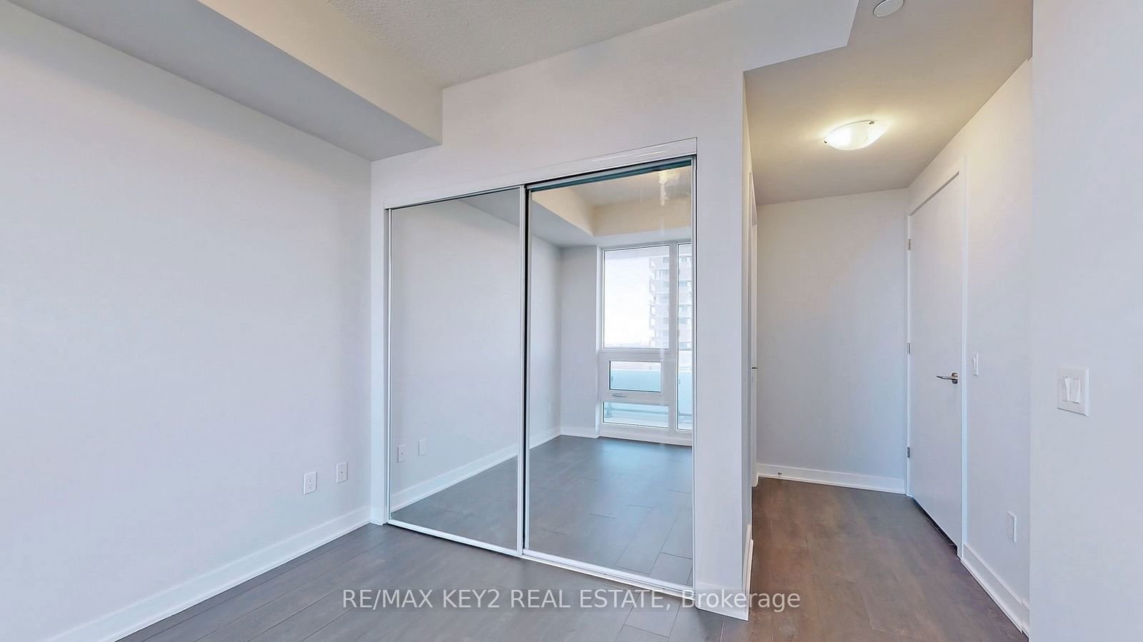 2221 Yonge St, unit 4010 for rent