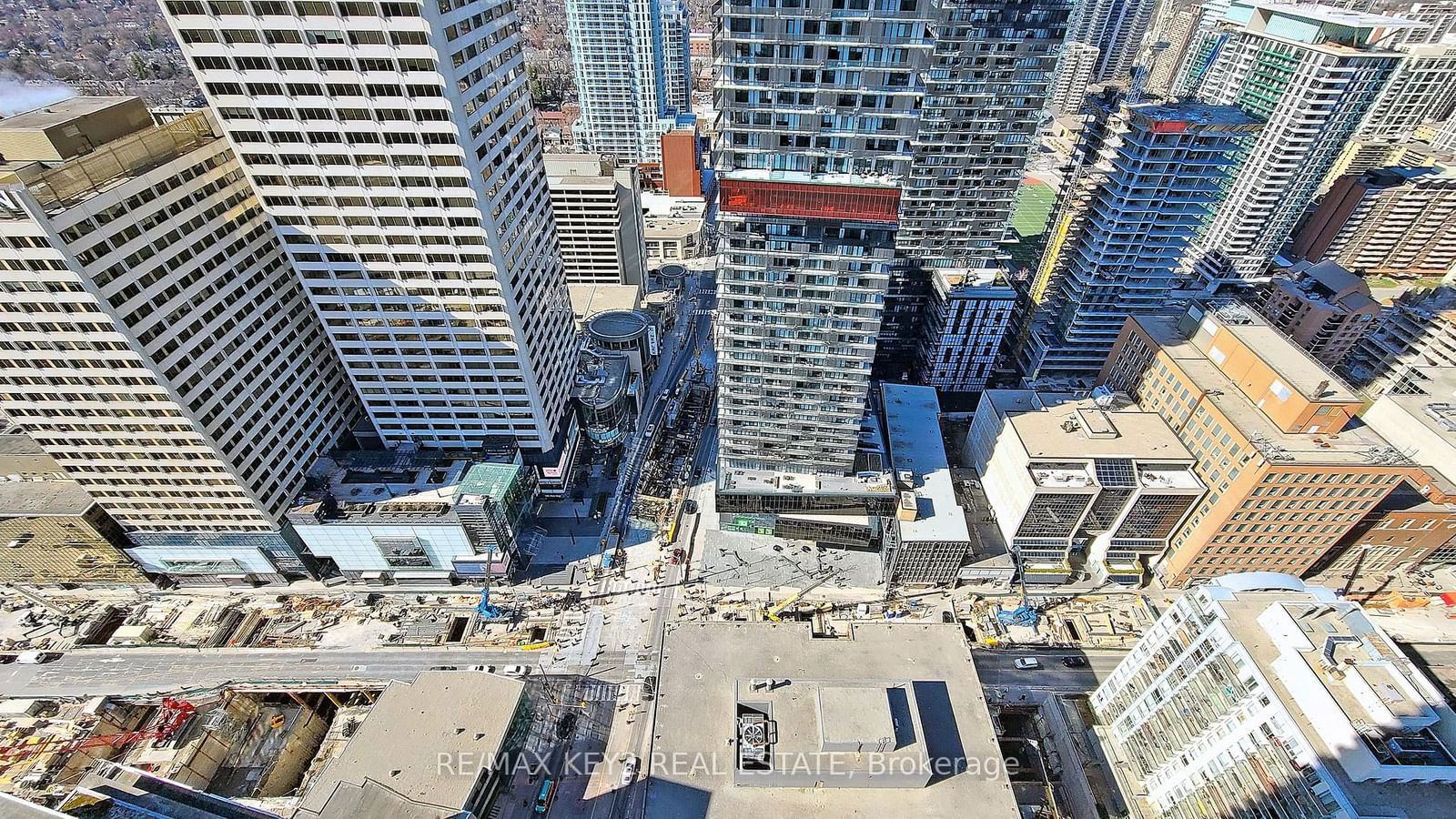 2221 Yonge St, unit 4010 for rent