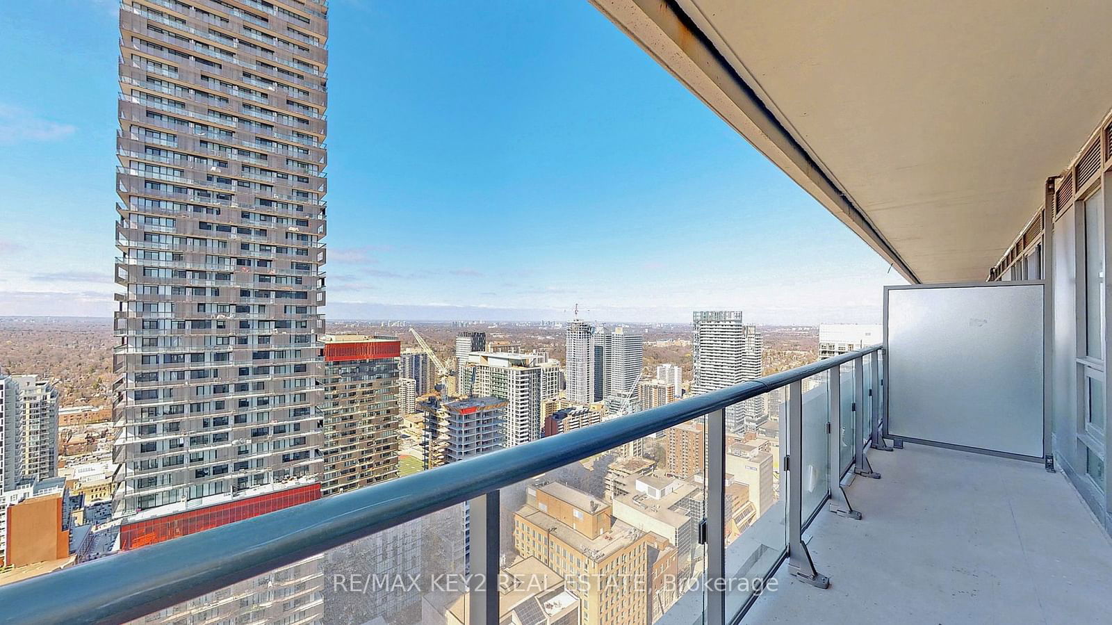 2221 Yonge St, unit 4010 for rent