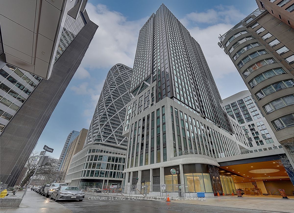 238 Simcoe St, unit 3809 for rent