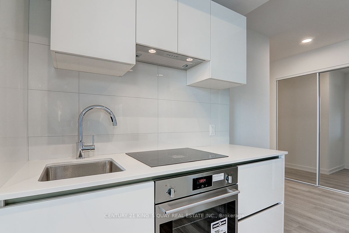 238 Simcoe St, unit 3809 for rent