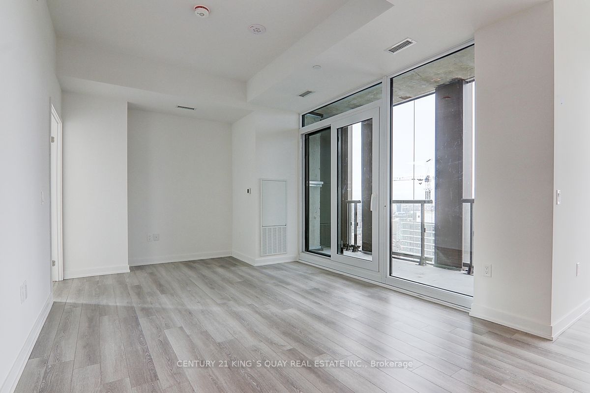 238 Simcoe St, unit 3809 for rent