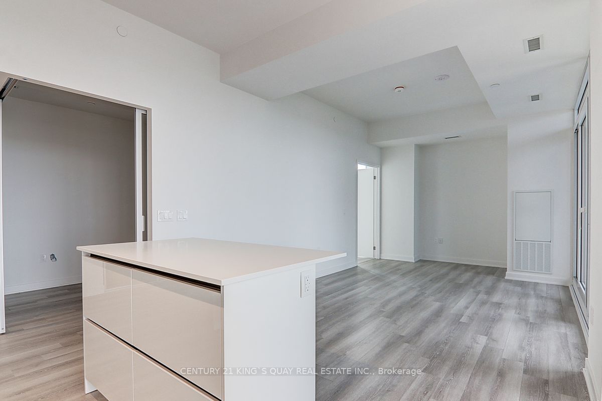 238 Simcoe St, unit 3809 for rent