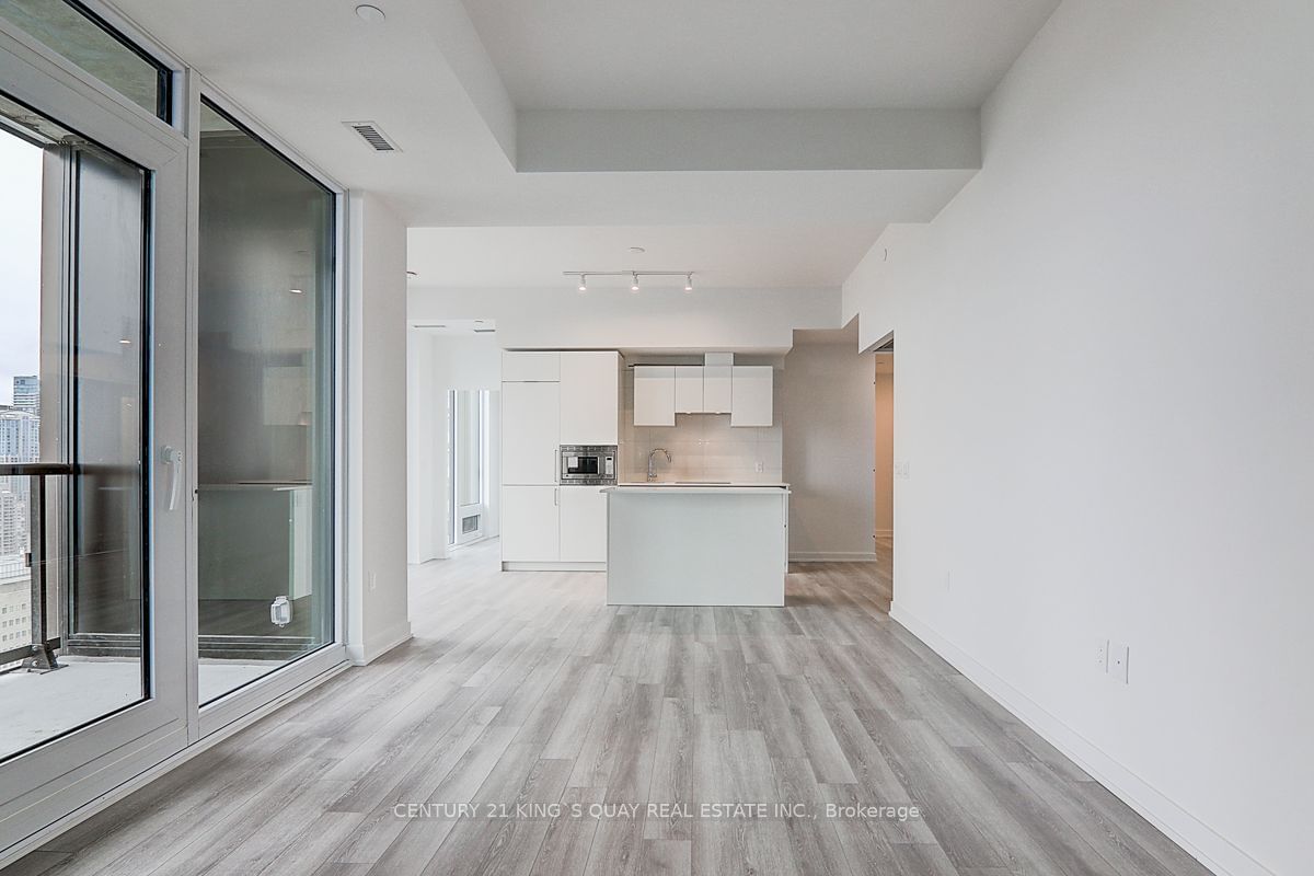 238 Simcoe St, unit 3809 for rent