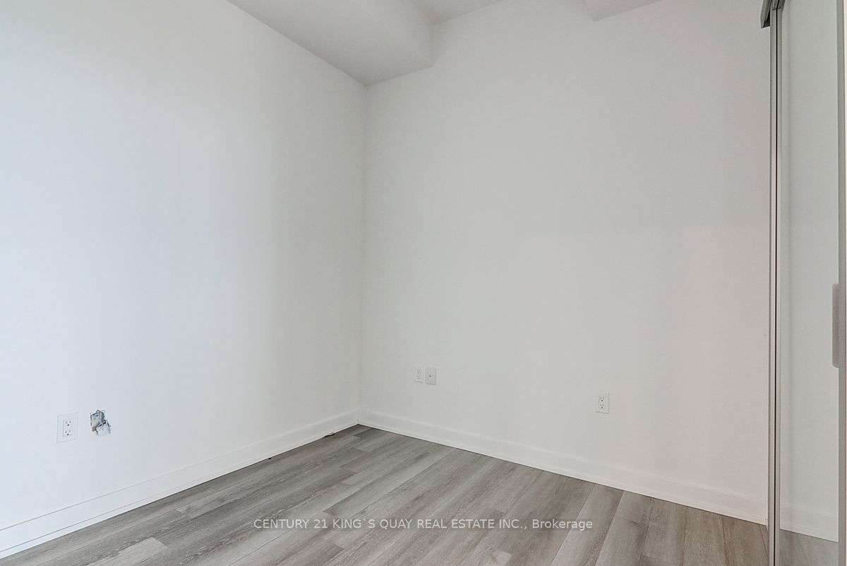 238 Simcoe St, unit 3809 for rent