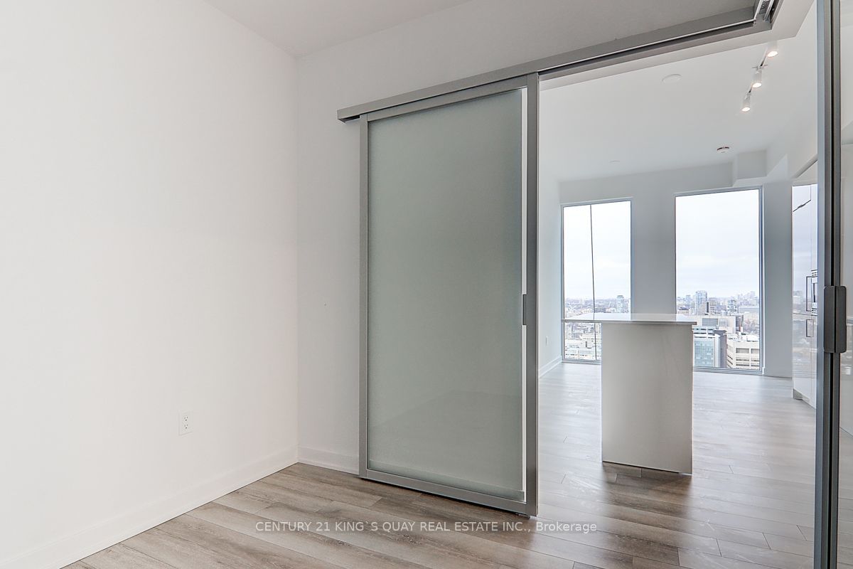 238 Simcoe St, unit 3809 for rent