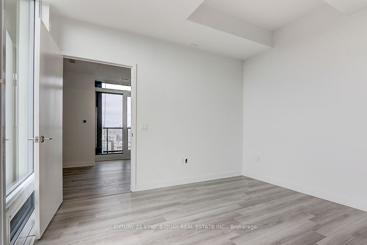 238 Simcoe St, unit 3809 for rent