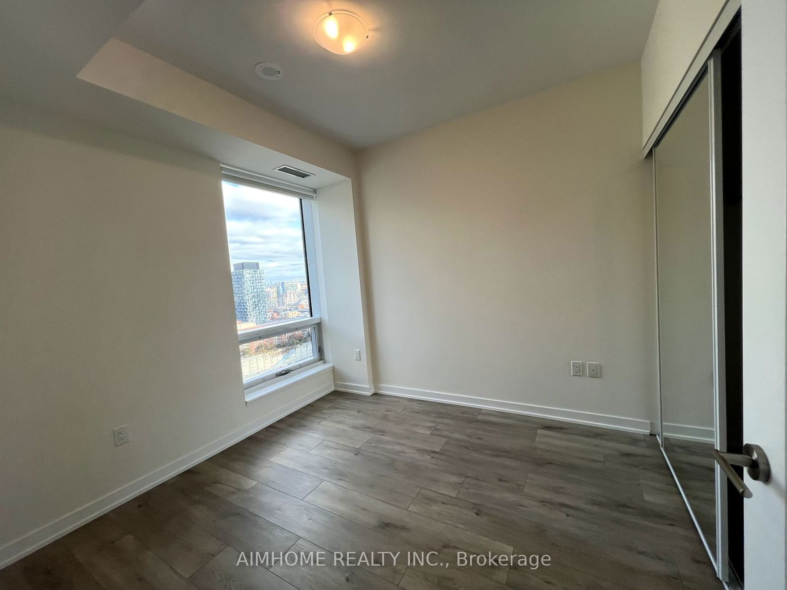 28 Freeland St, unit 2305 for rent