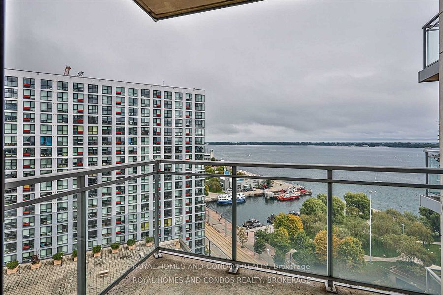 410 Queens Quay W, unit Lph6 for rent