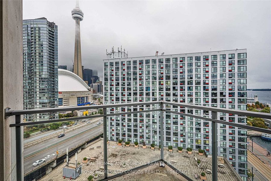 410 Queens Quay W, unit Lph6 for rent