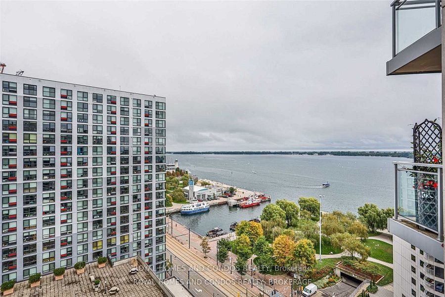 410 Queens Quay W, unit Lph6 for rent